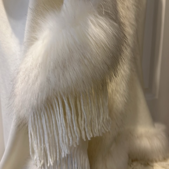 Cream Vest - faux fur, tassels… great for the holidays - Picture 4 of 6